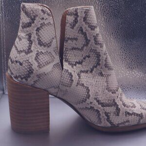 STEVE MADDEN Kayla Snakeskin Leather Slip On Block Heel Ankle Booties Sz 6.5M